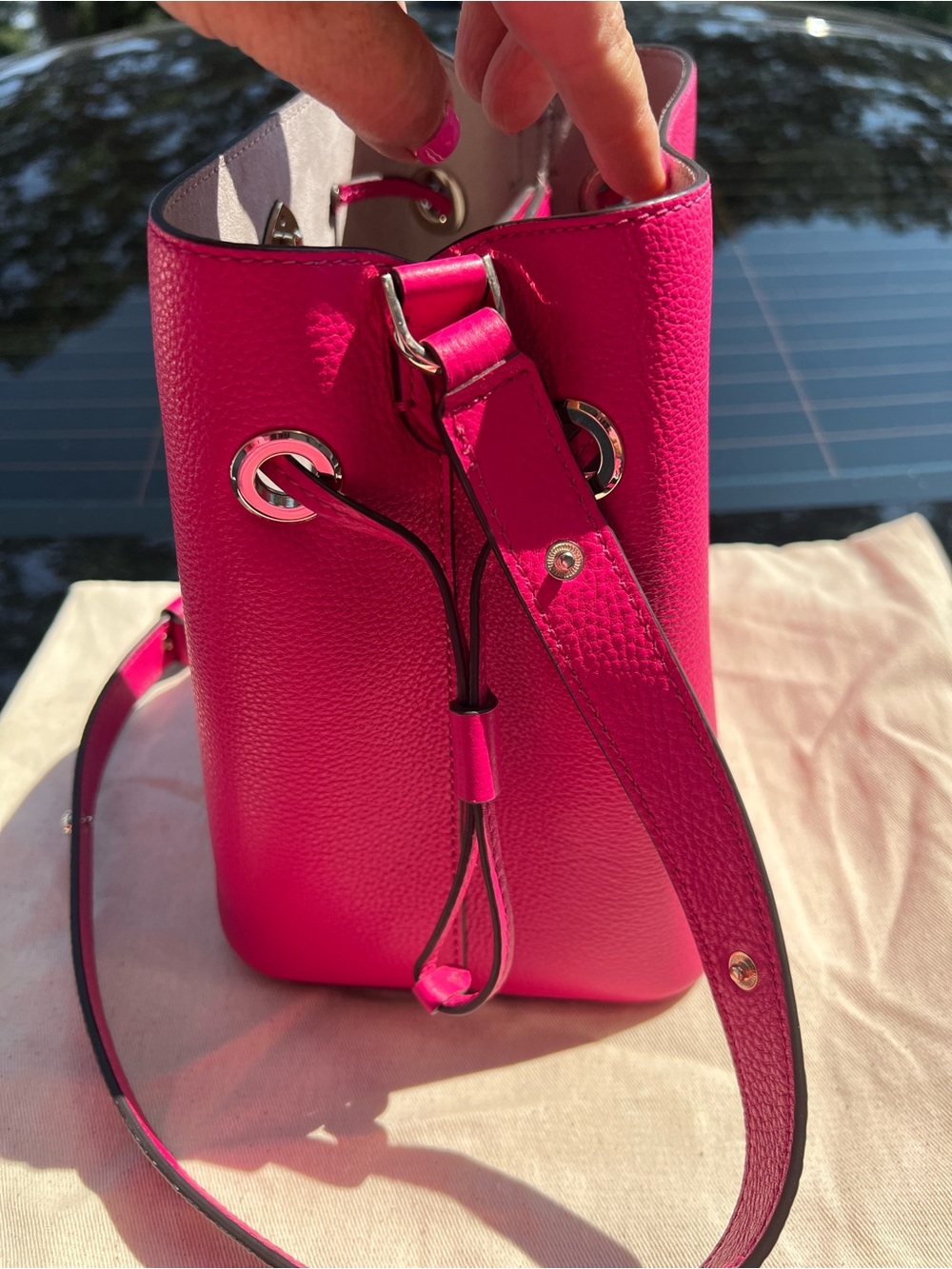 Kate Spade small leather Bucket/shoulder/crossbody bag - Picture 5 of 11